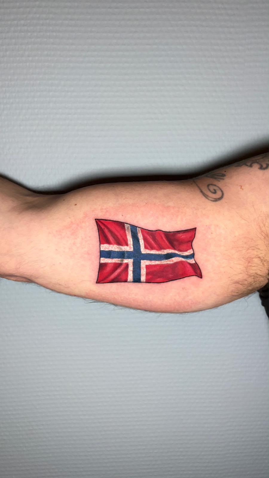 color norwegian flag on inner bicep